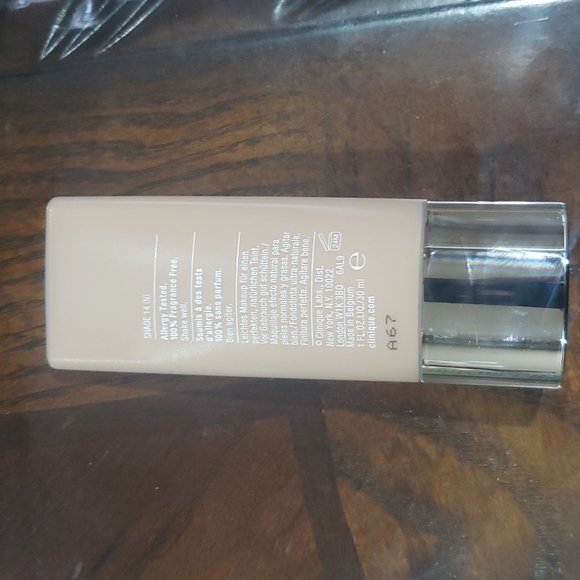 CLINIQUE Perfectly real makeup - Picture 4 of 8